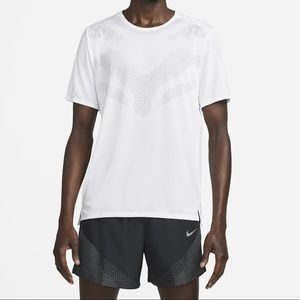 NEW NWT Nike Dri-FIT Run Division Rise 365 A lightweight favorite DD6045-100